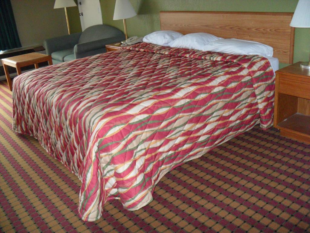 Super 8 Bristol Hotel Room photo
