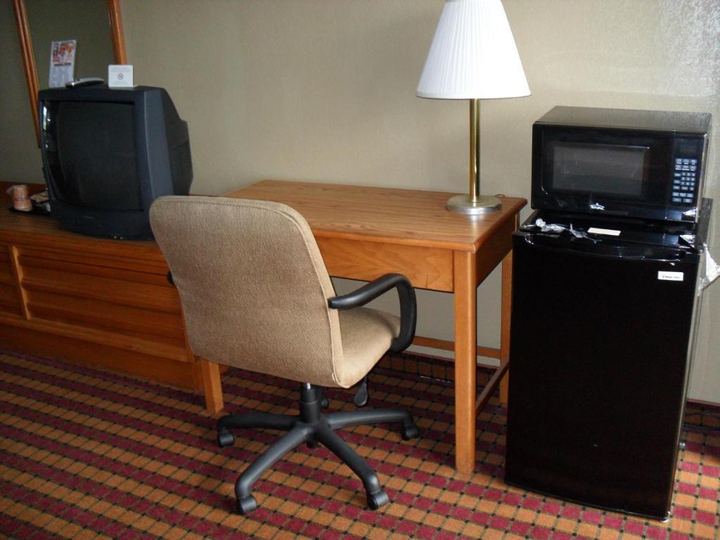 Super 8 Bristol Hotel Room photo